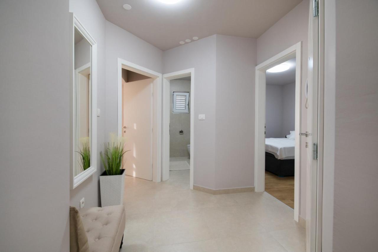 Brand New Aparment With Sea View & Swimming Pool At Ciovo - Villa Fiorentini Trogir Extérieur photo