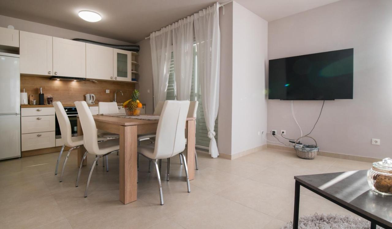 Brand New Aparment With Sea View & Swimming Pool At Ciovo - Villa Fiorentini Trogir Extérieur photo