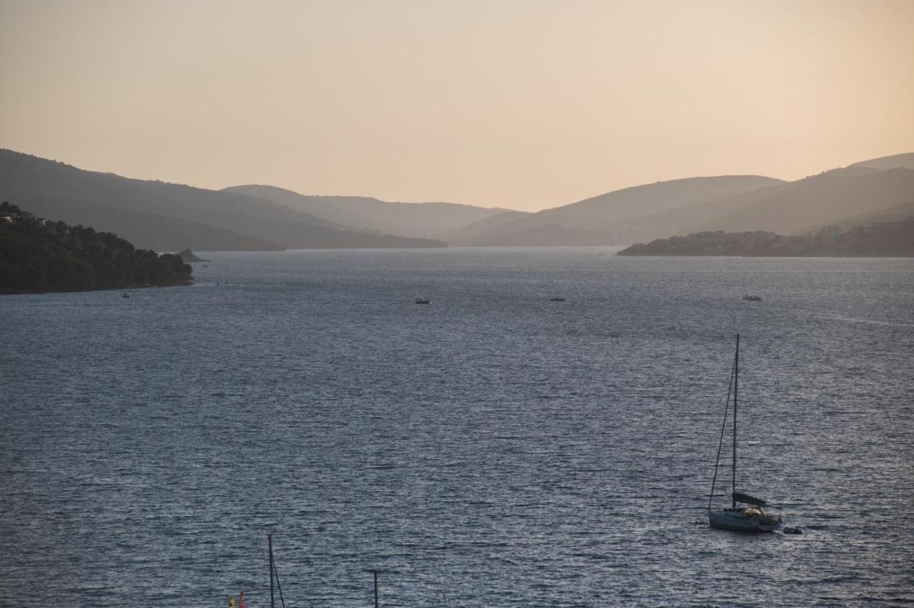 Brand New Aparment With Sea View & Swimming Pool At Ciovo - Villa Fiorentini Trogir Extérieur photo