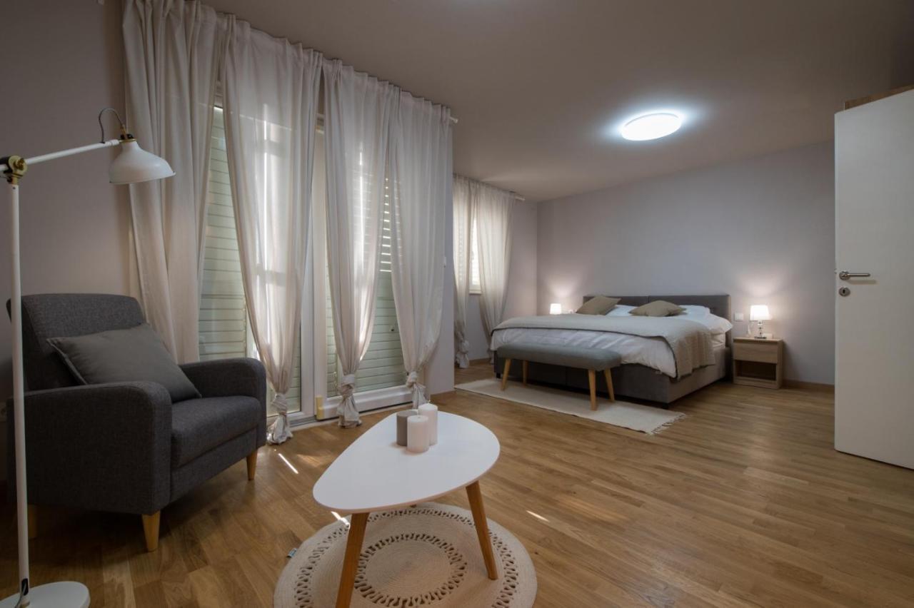 Brand New Aparment With Sea View & Swimming Pool At Ciovo - Villa Fiorentini Trogir Extérieur photo