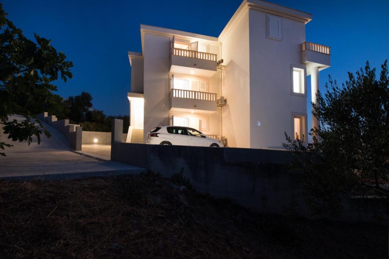Brand New Aparment With Sea View & Swimming Pool At Ciovo - Villa Fiorentini Trogir Extérieur photo