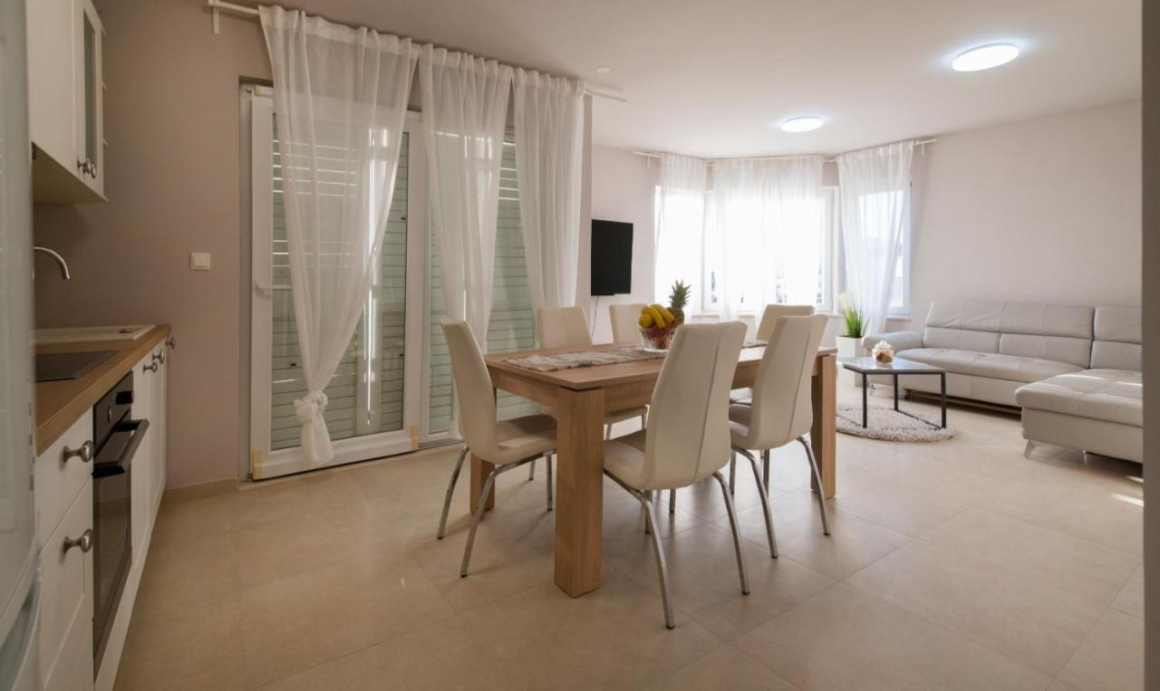 Brand New Aparment With Sea View & Swimming Pool At Ciovo - Villa Fiorentini Trogir Extérieur photo
