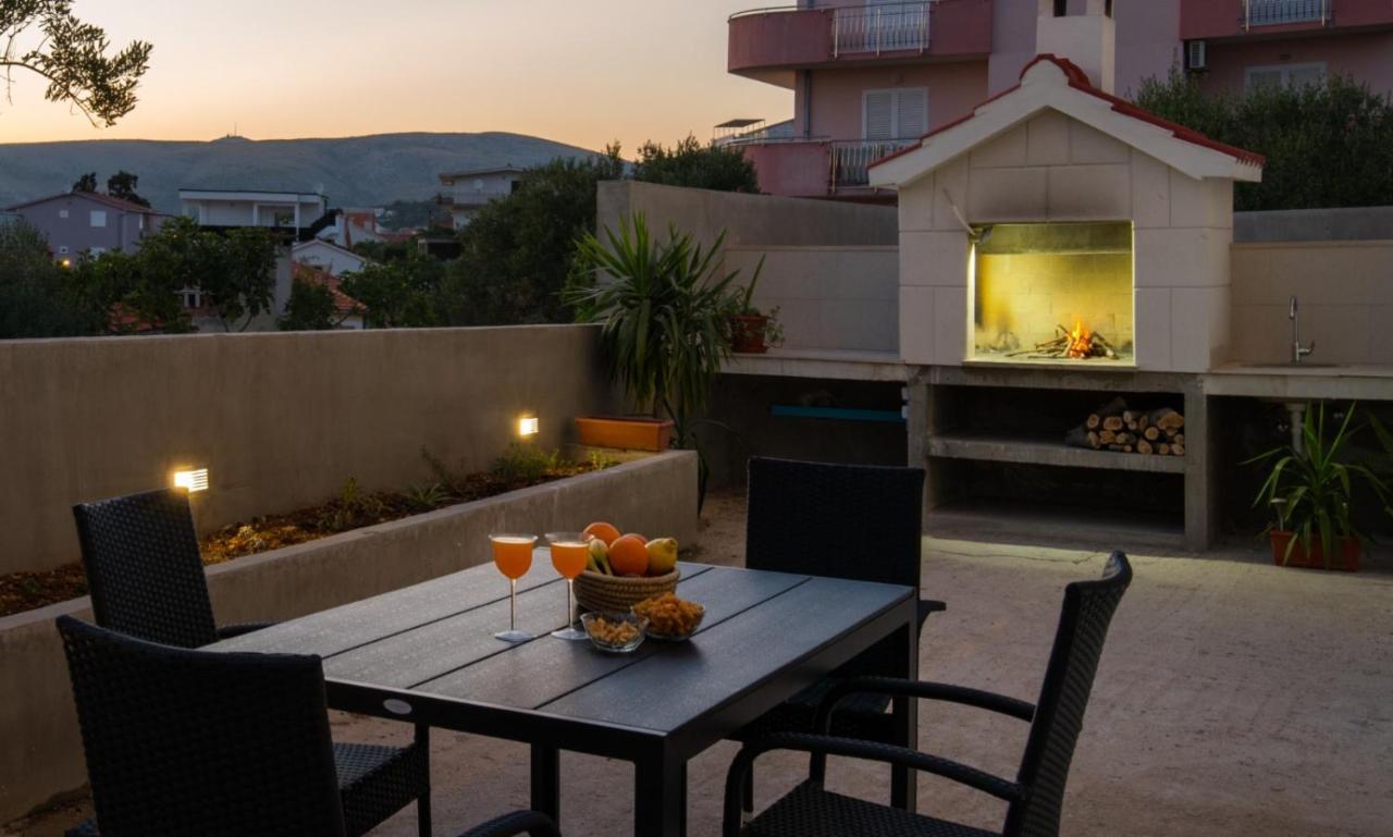 Brand New Aparment With Sea View & Swimming Pool At Ciovo - Villa Fiorentini Trogir Extérieur photo